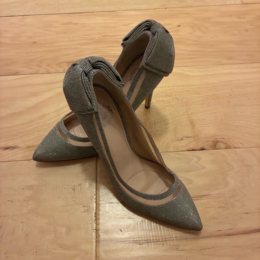 I. Miller Silver Gold Bow Pumps Size 6.5M